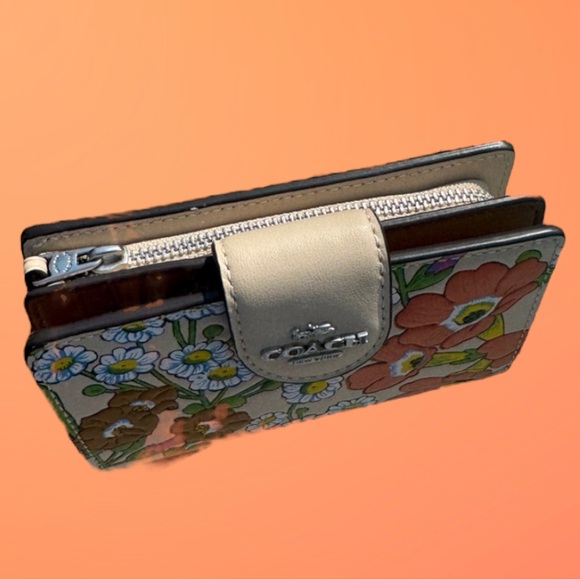 Coach Medium Corner Zip Wallet Light Cream With Floral Print - Picture 3 of 9